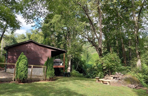 Bryson City House | Experience the charm of Bryson City in this cozy 2-bedroom cabin, Creekside Too.