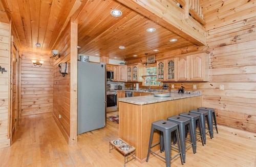 Whittier House | Experience the charm of Wally's Kabin