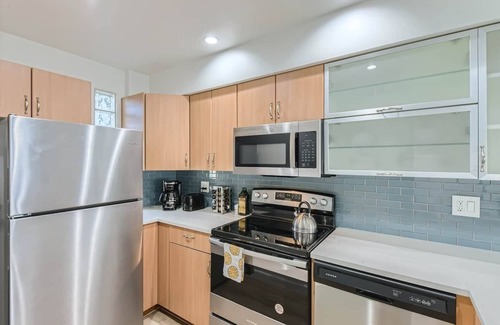 New Papago Parkway Apartment | Experience the comfort of our remodeled 2-bedroom, 1.5-bath residence