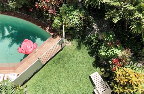 Clifton Beach Apartment | Experience the essence of the South Pacific in tropical Queensland, Australia.