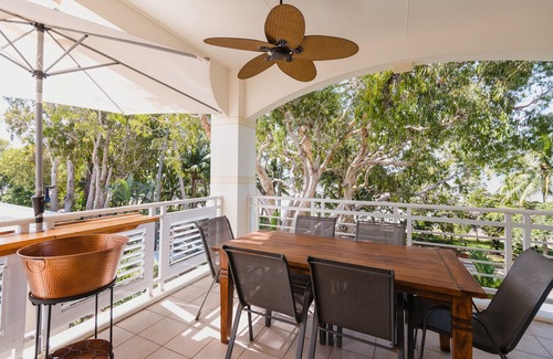 Clifton Beach Apartment | Experience the essence of the South Pacific in tropical Queensland, Australia.