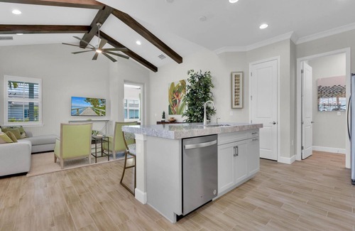 Naples House | Experience the irresistible charm of Cayo Coco Cottage!