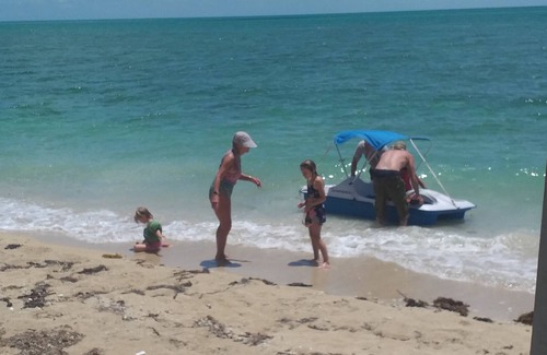 Coral Harbour Apartment | Experience the Real Bahamas, 10 mins from the Airport, On the Beach