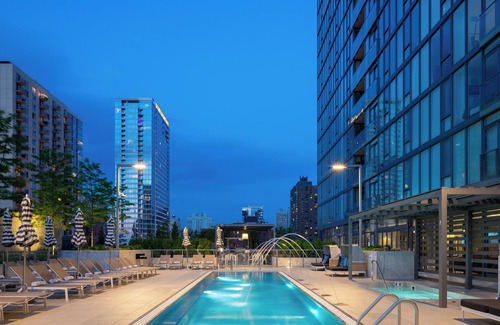 River North Apartment | Experience the Suite Life in Chicago’s Iconic Old Town – Spacious Stays Await