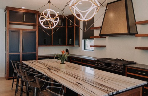 Benton Harbor House | Experience the Ultimate in Luxury Living at the Hill House