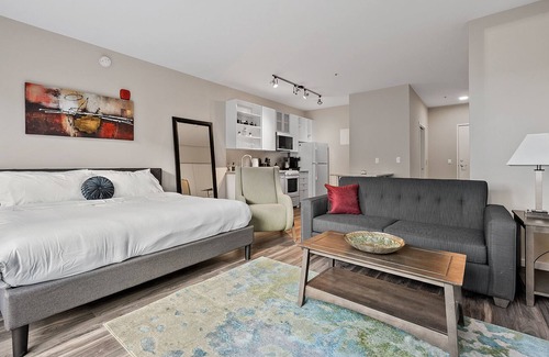 Crossroads Arts District Condo | Experience the Ultimate Getaway at Our Beautiful Oasis Steps from Nightlife 342