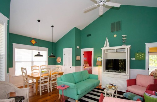 Saint Helena Island Cottage | Experience the Ultimate Beach/Golf Getaway at Firefly Shack - Charming Cottage