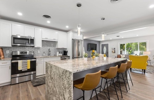 Historic Old Northeast House | Experience the Vibrant Downtown St Pete!