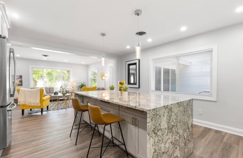 Historic Old Northeast House | Experience the Vibrant Downtown St Pete!