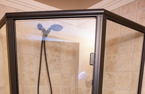Viewpoint House | Experience Tranquility in stunning Glass House on Lake Samm in Redmond Bellevue