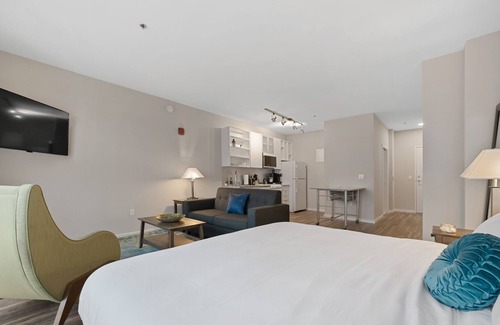 Crossroads Arts District Condo | Experience True Comfort: Relax in our Spacious and Immaculate Concept Studio 345