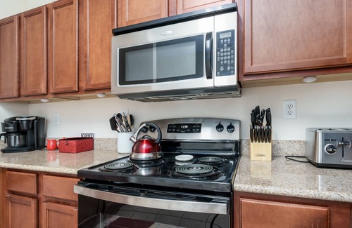 Tuscaloosa Condo | Experience Tuscaloosa's Best at Crimson Comfort - Your Perfect Getaway!