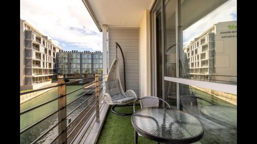 Victoria and Alfred Waterfront Apartment | Experience Uninterrupted Comfort Fully Furnished 2br Flat Free from Loadsheding