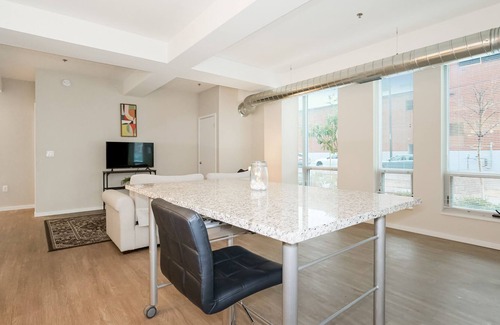 Crossroads Arts District Condo | Experience Unmatched Comfort w/ an Upscale Stay Featuring Beautiful Rooftop 107