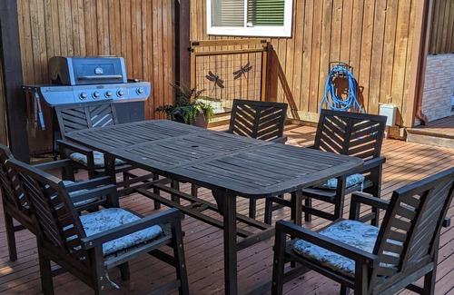 Eatonville House | Experience upscale cabin living at Wolf Lodge our rustic, lakeside retreat!