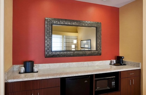 Las Vegas Hotel | Experience Vegas! Modern Suite! Outdoor Pool, OnSite Cafe!