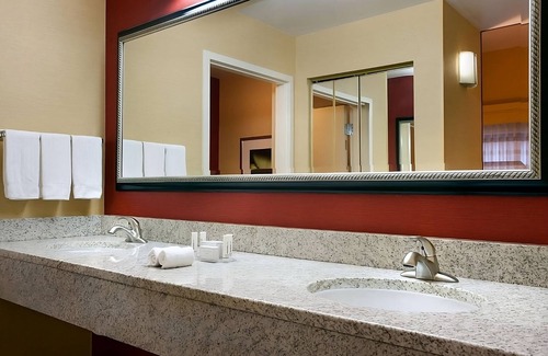 Las Vegas Hotel | Experience Vegas! Modern Suite! Outdoor Pool, OnSite Cafe!
