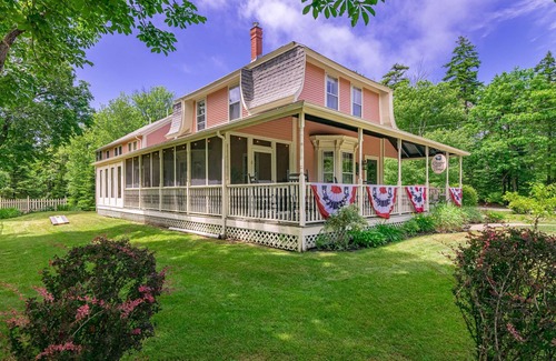 Long Island House | Experienced Host! Steps to Beach! 7BR Island Retreat w/Firepit, Bikes, Porches