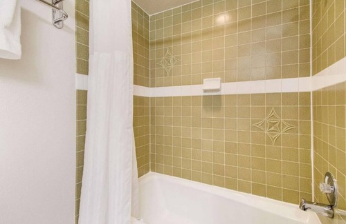 Hayden Island House | Explore all that Portland offers, without breaking the bank