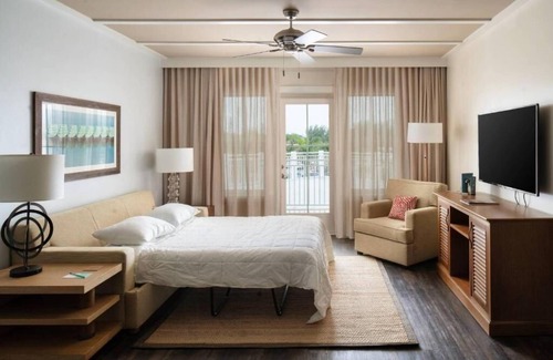 Holmes Beach Hotel | Explore Anna Maria Island from a Spacious Water-View Two-Bedroom