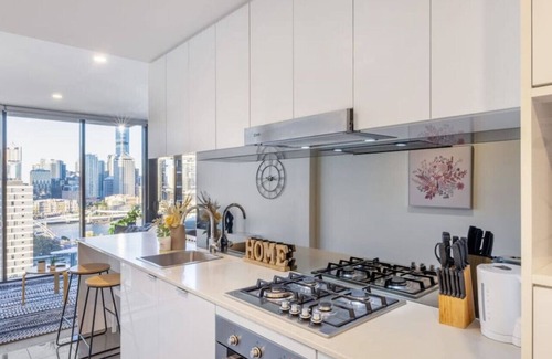 South Brisbane Apartment | Explore BNE from our Cute 1-Bed Apartment
