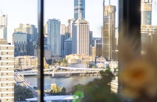 South Brisbane Apartment | Explore BNE from our Cute 1-Bed Apartment
