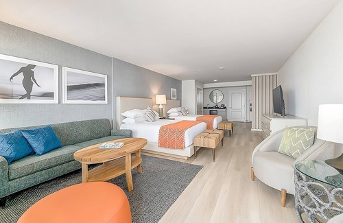 Carlsbad Village Hotel | Explore Carlsbad Coastal! 4 Spacious Units, Outdoor Pool, Beachfront Property!