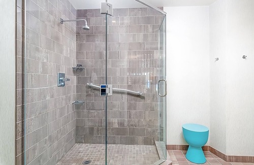Carlsbad Village Hotel | Explore Carlsbad Coastal! 4 Spacious Units, Outdoor Pool, Beachfront Property!