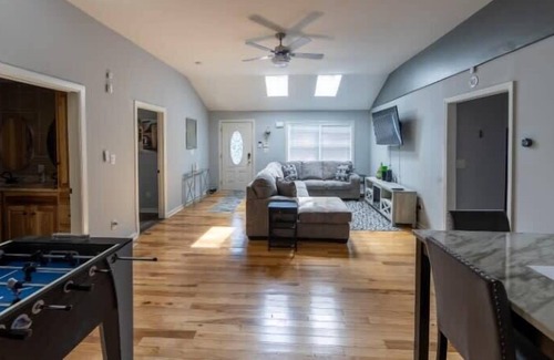 Hidden Valley House | Explore CLT In Eclectic Retreat