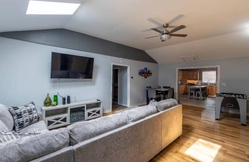 Hidden Valley House | Explore CLT In Eclectic Retreat