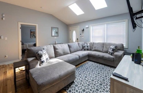 Hidden Valley House | Explore CLT In Eclectic Retreat