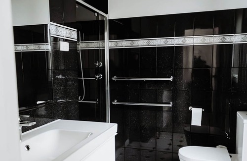 Dudley East House | Explore coastal luxury at On The Rocks