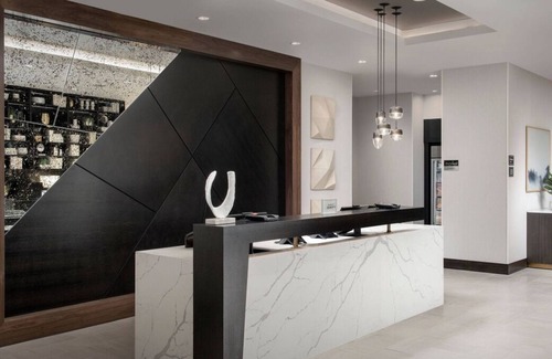 Bozeman House | Explore Downtown Bozeman! FREE Breakfast, Private Kitchen, Pool, Pets Allowed!