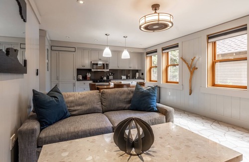 Homewood Cottage | Explore Fall at North Lake Tahoe! Cozy Cottage Near Ski Resort and Beach
