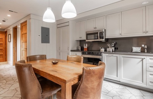 Homewood Cottage | Explore Fall at North Lake Tahoe! Cozy Cottage Near Ski Resort and Beach