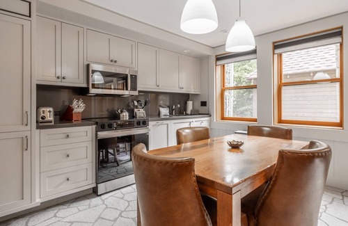 Homewood Cottage | Explore Fall at North Lake Tahoe! Cozy Cottage Near Ski Resort and Beach
