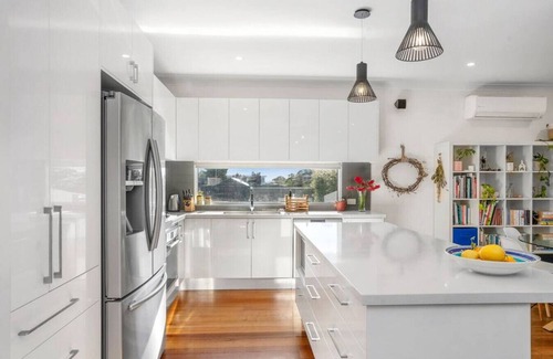Frankston House | Explore Frankston South from this lovely home