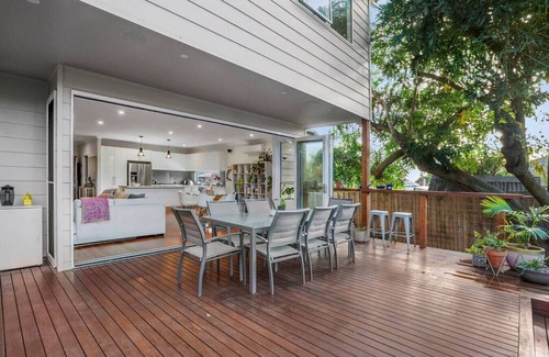 Frankston House | Explore Frankston South from this lovely home