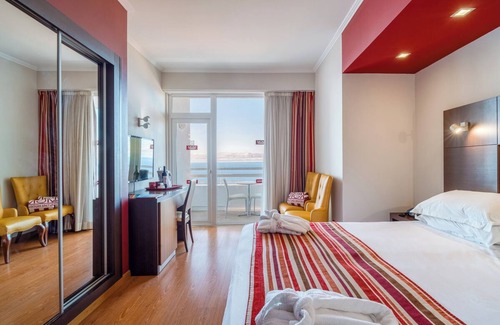 Sao Martinho Hotel | Explore Funchal's Marina! Balcony with Sea View, Swimming Pool, Spa & Wellness!