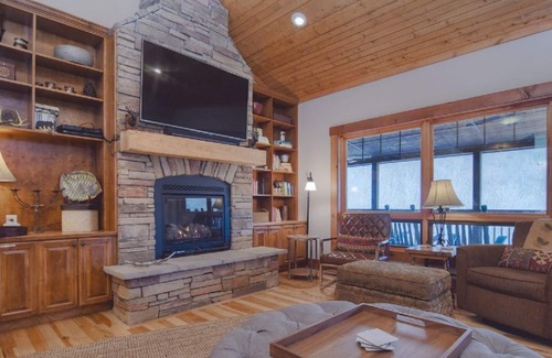 Laurel Ridge House | Explore 'Harmony Hill' w/Mountain Views, Chef's Kitchens, TV, & HOT TUB!♨️