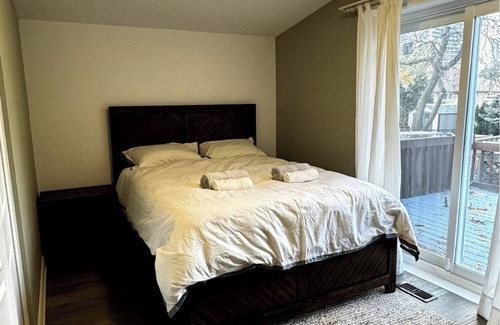 Bayview Village House | Explore our Cozy Home. 3-minute walk to the bus stop. 20-minute drive downtown!