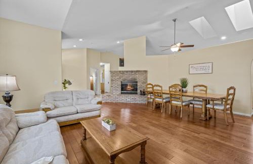 Ramona House | Explore Ramonas Vineyards Tranquil Home with Yard