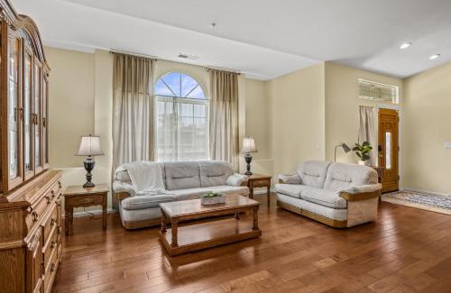 Ramona House | Explore Ramonas Vineyards Tranquil Home with Yard