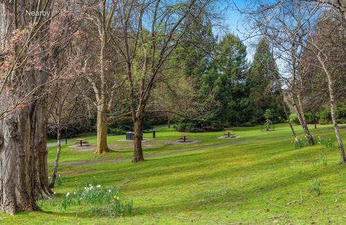 Hobart Central Business District Cottage | Explore South Hobart Village from an 1855 Cottage