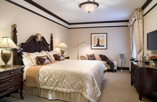 Central Park West Hotel | Explore the American Museum of Natural History! 4 Upscale Units, w/Onsite Dining