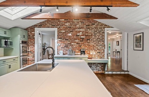 Newtown Square Apartment | Explore the Best of Both Worlds