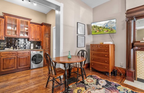 Highlands Apartment | Explore the Highlands from this adorable studio! Free Parking, Sleeps 4.