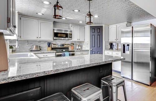 Sandy House | Explore the Wasatch: Home Near Cottonwood Canyons