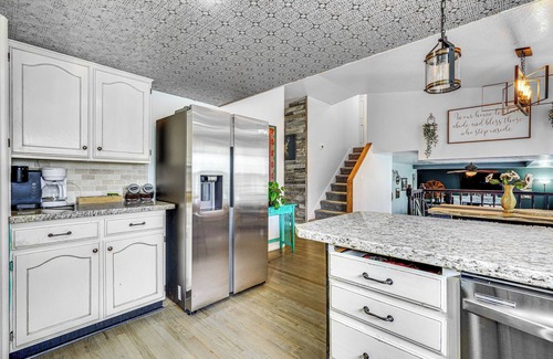 Sandy House | Explore the Wasatch: Home Near Cottonwood Canyons