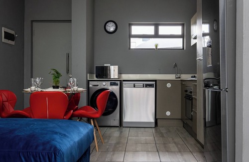 Greater Johannesburg Metropolitan Area Apartment | Explore this stylish and classy apartment